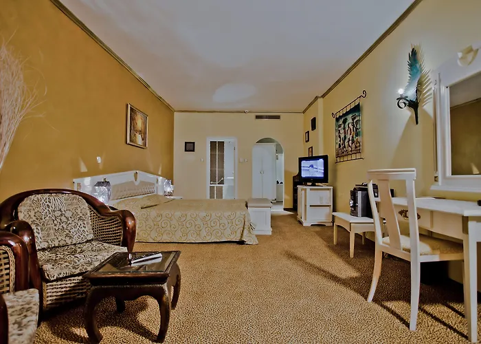 Отель Imperial Palace