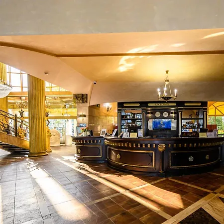 Imperial Palace 5*