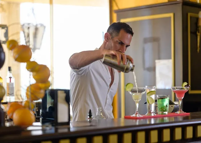 Imperial Palace מלון 4*