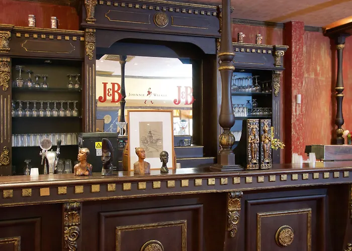 מלון Imperial Palace 4*